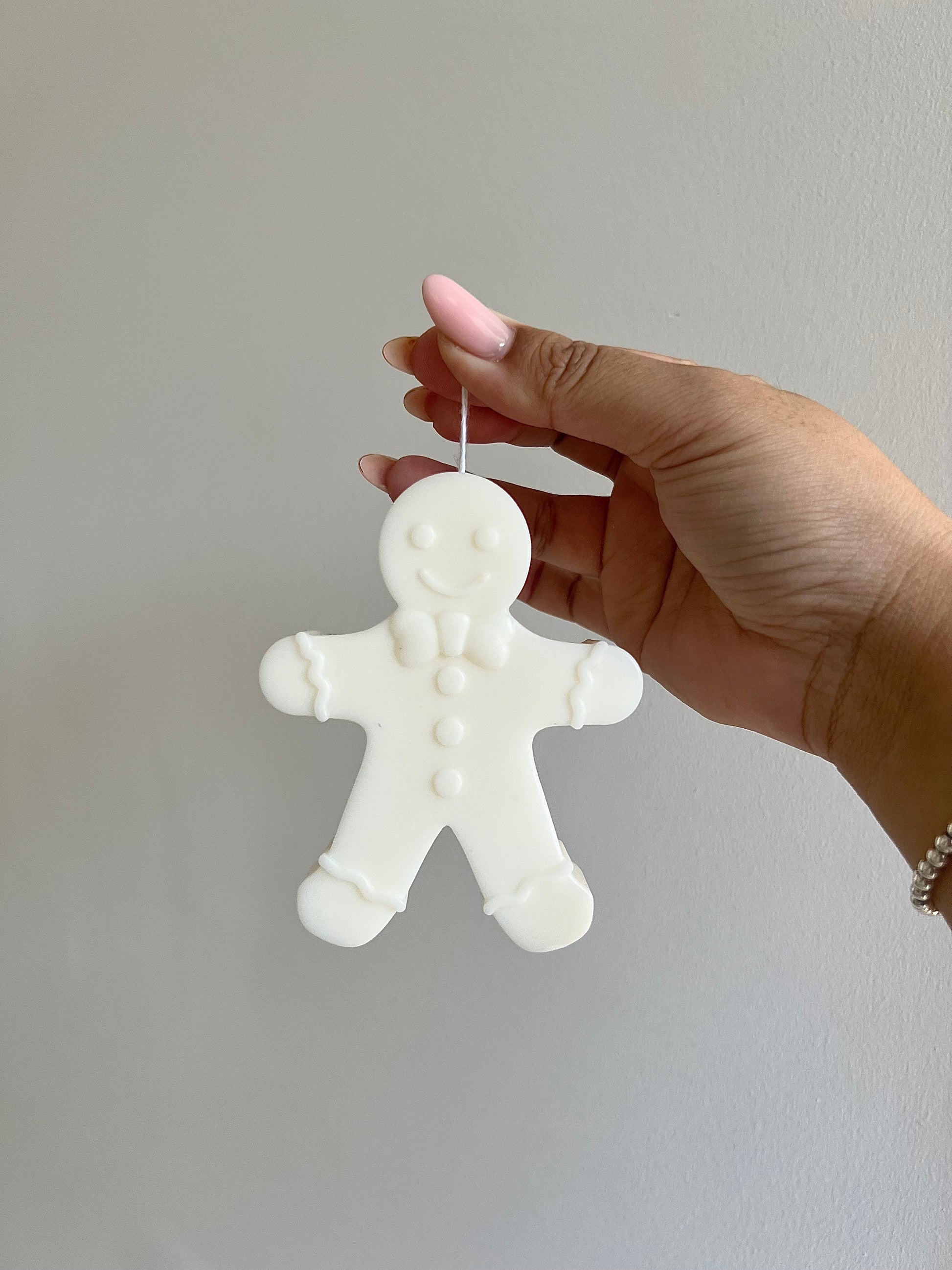 Gingerbread pillar candle holding 