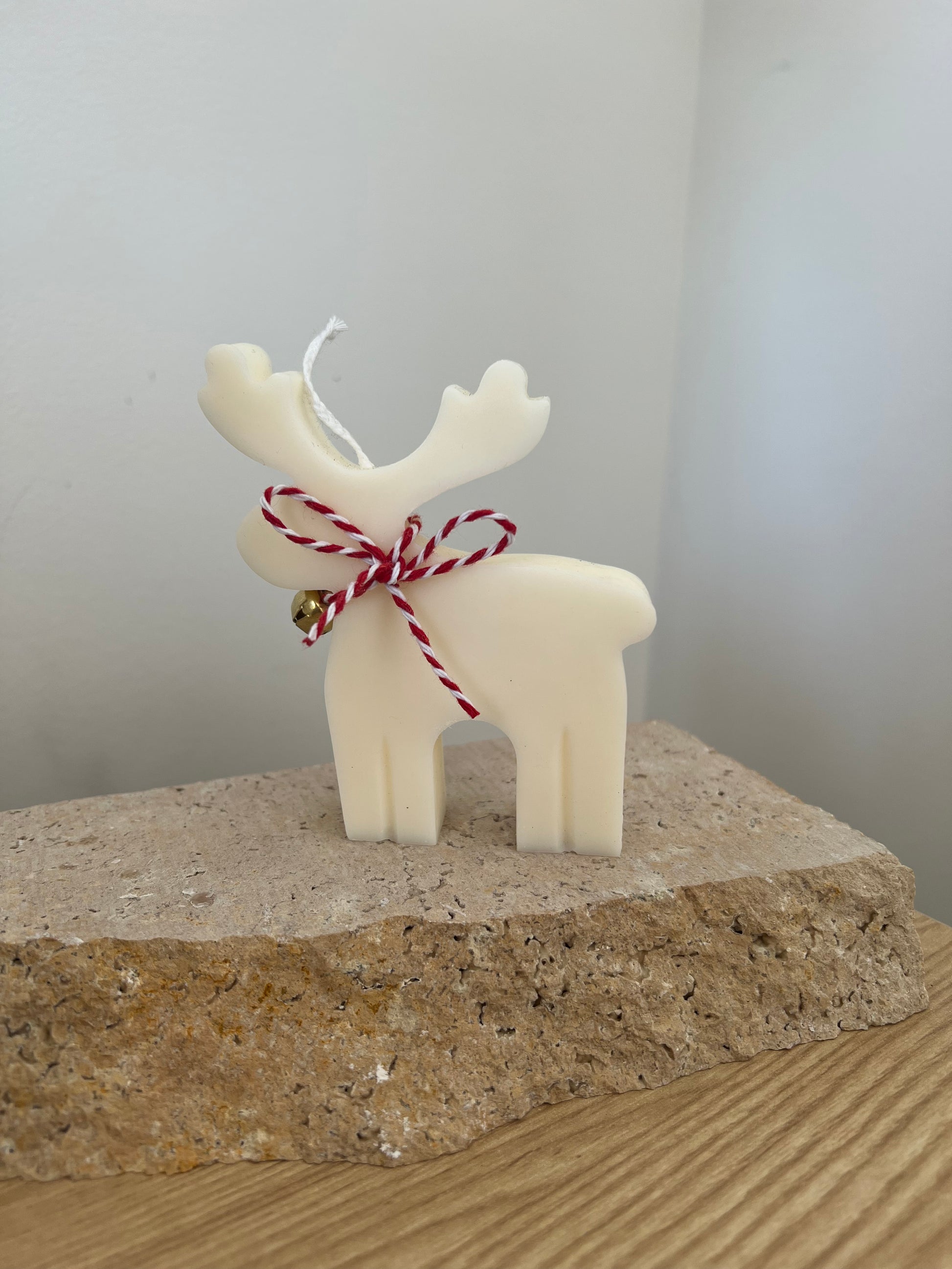 Classiicollection's handcrafted scented reindeer candles, front picture